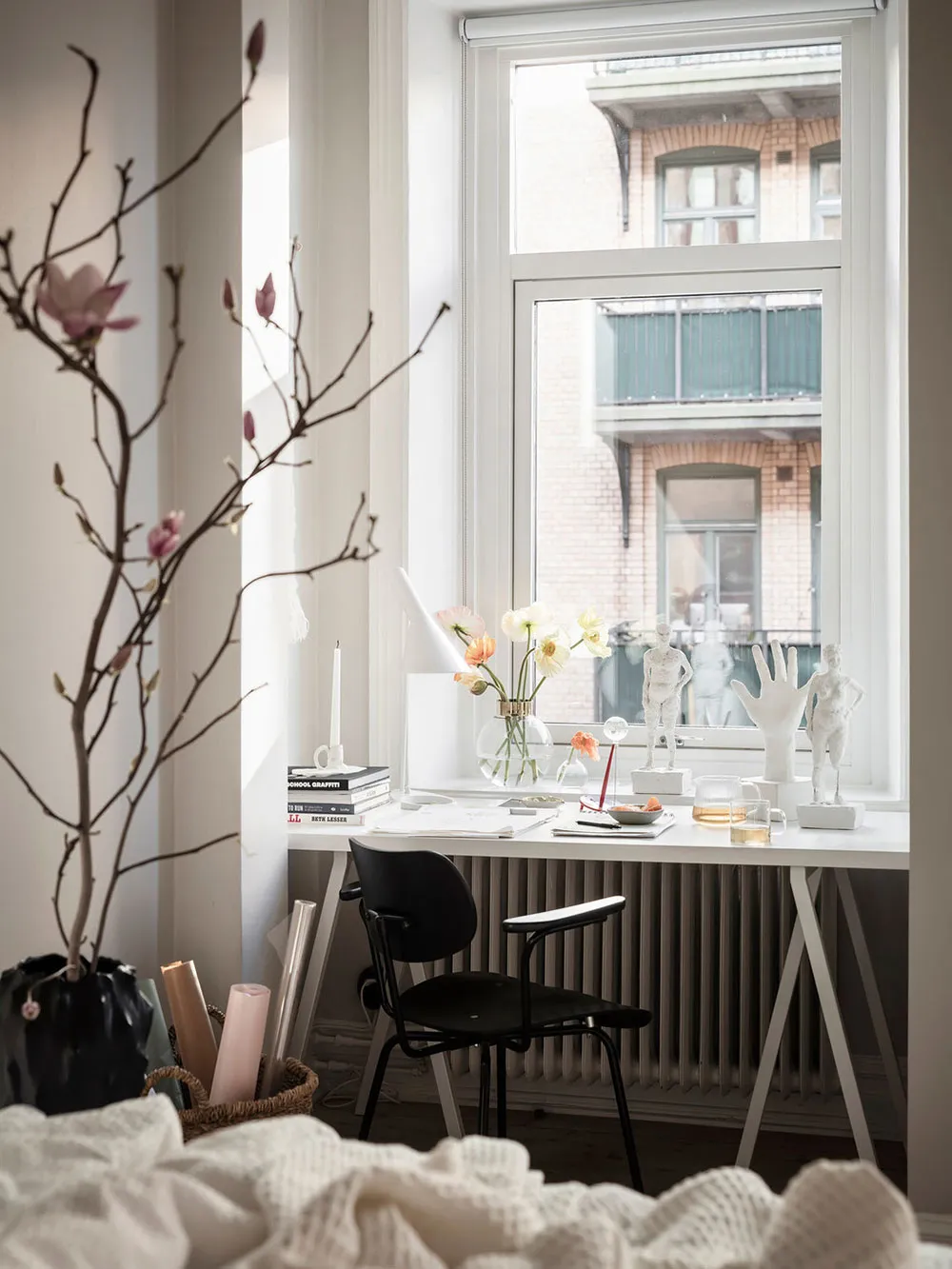 Weißer skandinavischer Interior mit lebendigem Dekor in Schweden (72 qm) - Gallery image 5