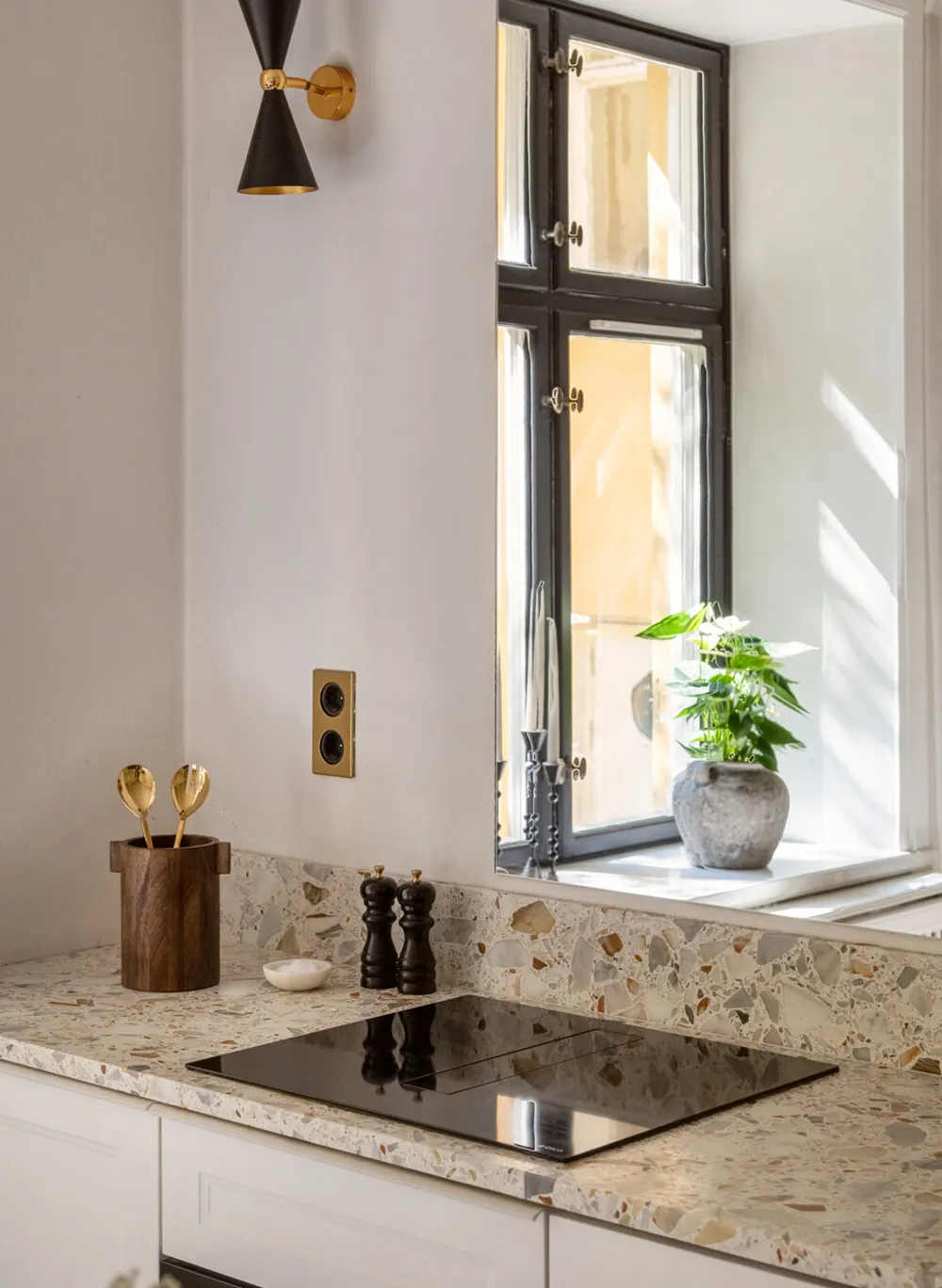 स्वीडन में एक असामान्य छोटा अपार्टमेंट, जिसमें अलग बेडरूम है (29 वर्ग मीटर) - Gallery image 4