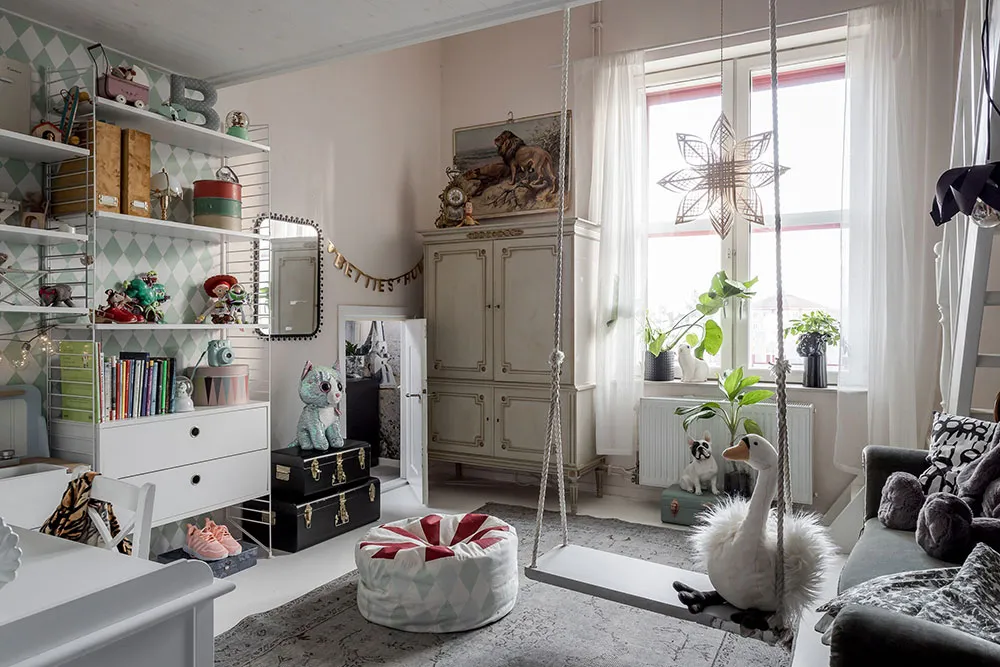 スウェーデンにある73平方メートルの魅力的なロフト付きアパートのデザインにおける様々なスタイルの要素 - Gallery image 26