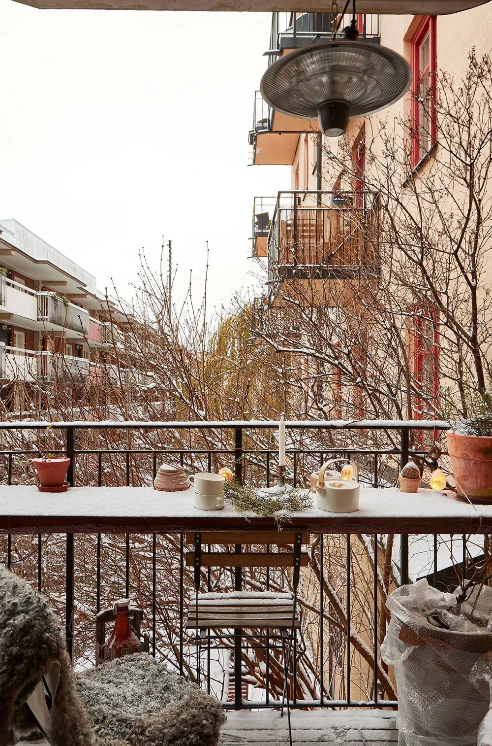 Scandinavie joyeuse : appartement aux couleurs vives et meubles design à Stockholm (64 m²) - Gallery image 19