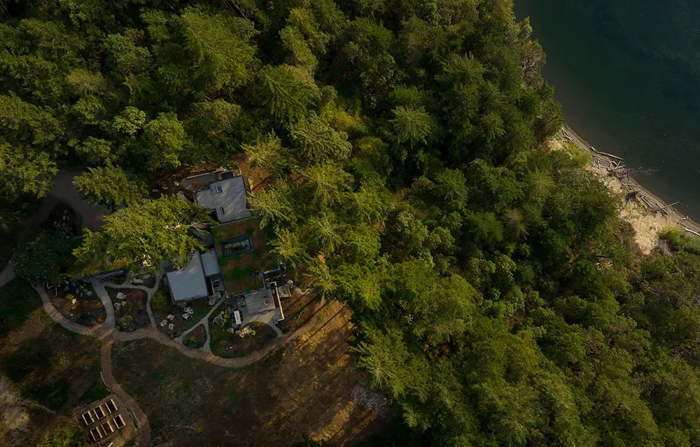 Verre, bois et béton : une maison minimaliste au bord d'un lac dans l'État de Washington - Gallery image 32