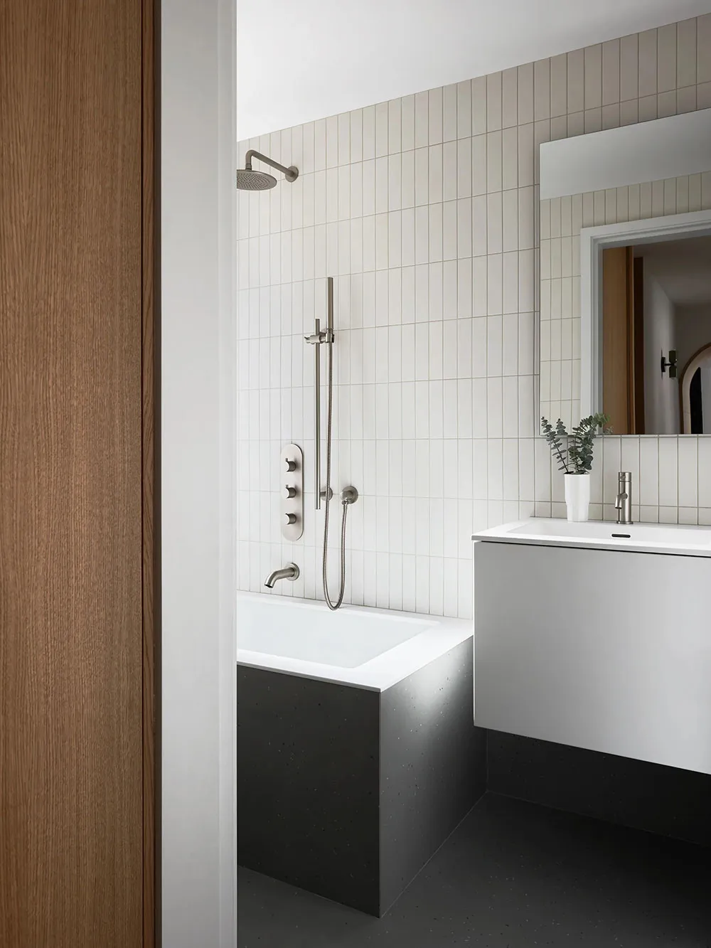 古くて狭いアパートから広々としたモダンなアパートへ:ニューヨークのインテリアデザイン - Gallery image 16