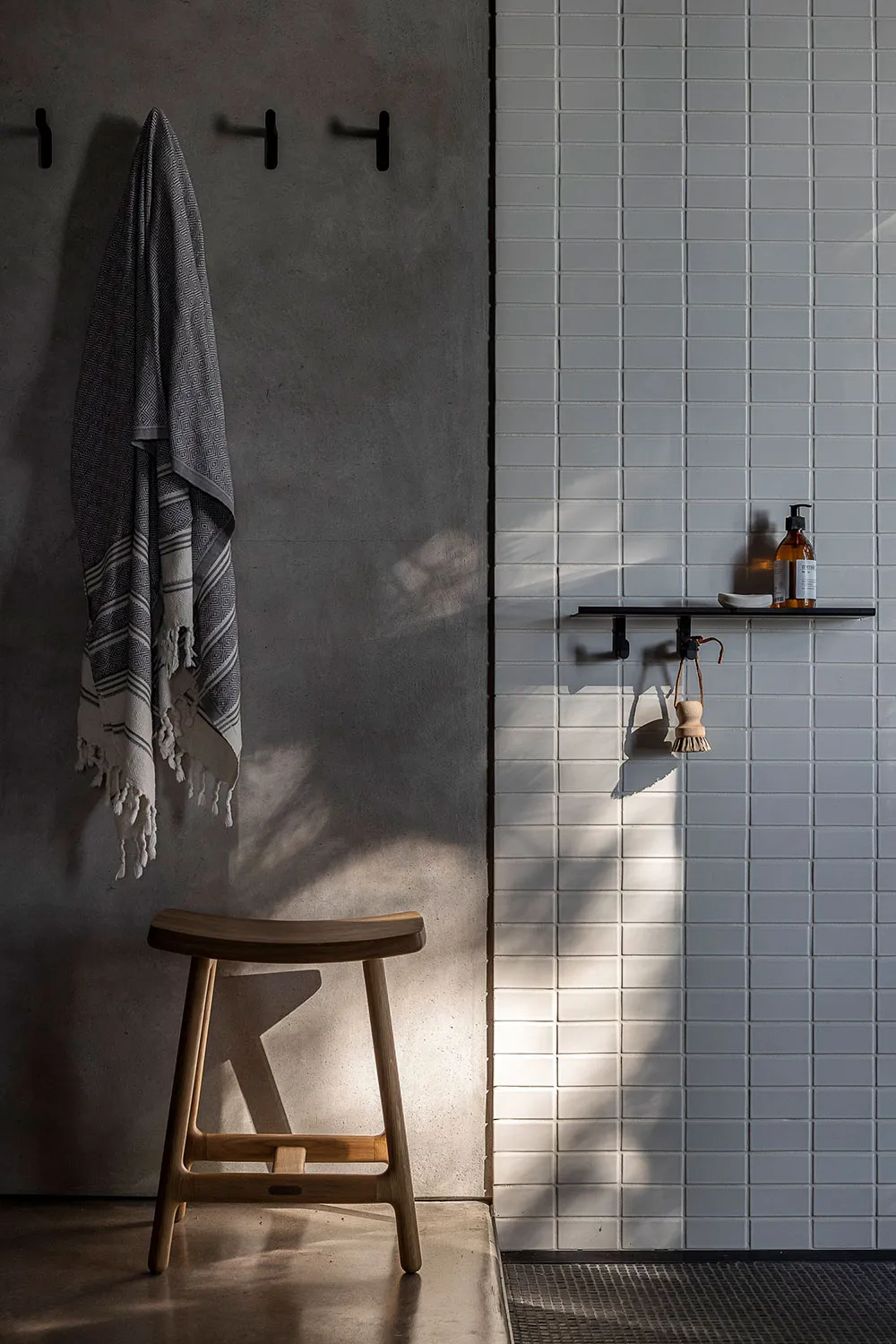 Verre, bois et béton : une maison minimaliste au bord d'un lac dans l'État de Washington - Gallery image 12