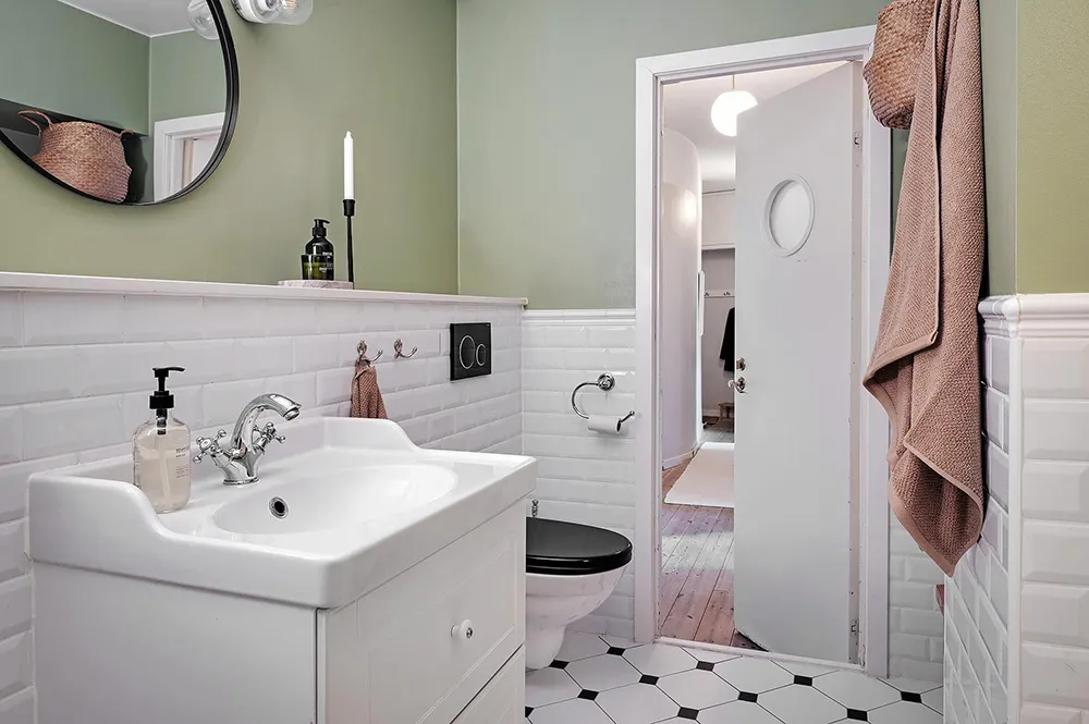 Helle skandinavische Wohnung mit beeindruckender blauer Schlafzimmer - Gallery image 30