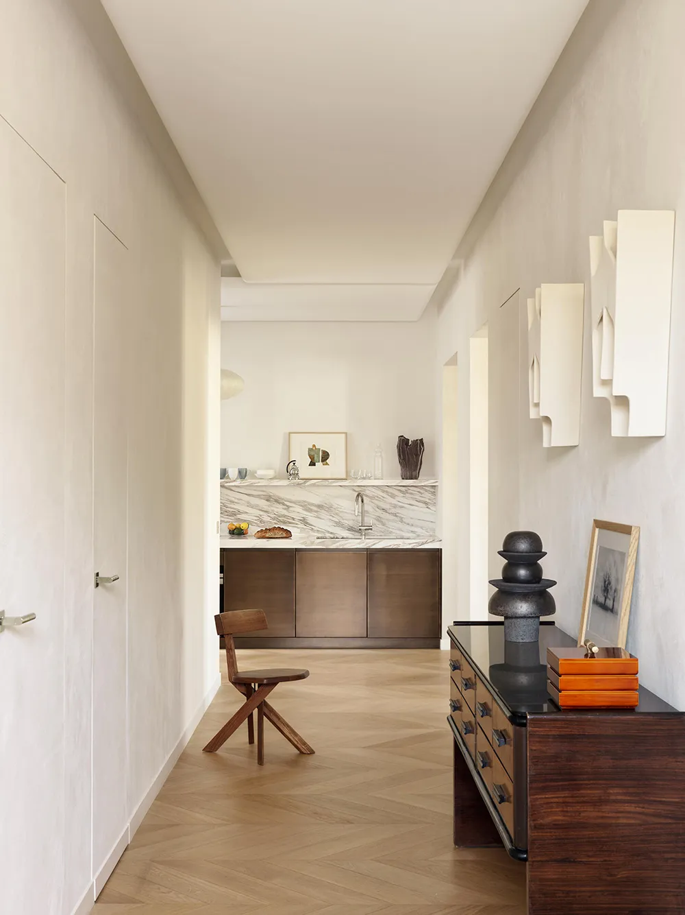 Moderate modern elegance of an apartment in the Paris suburbs - Gallery image 4