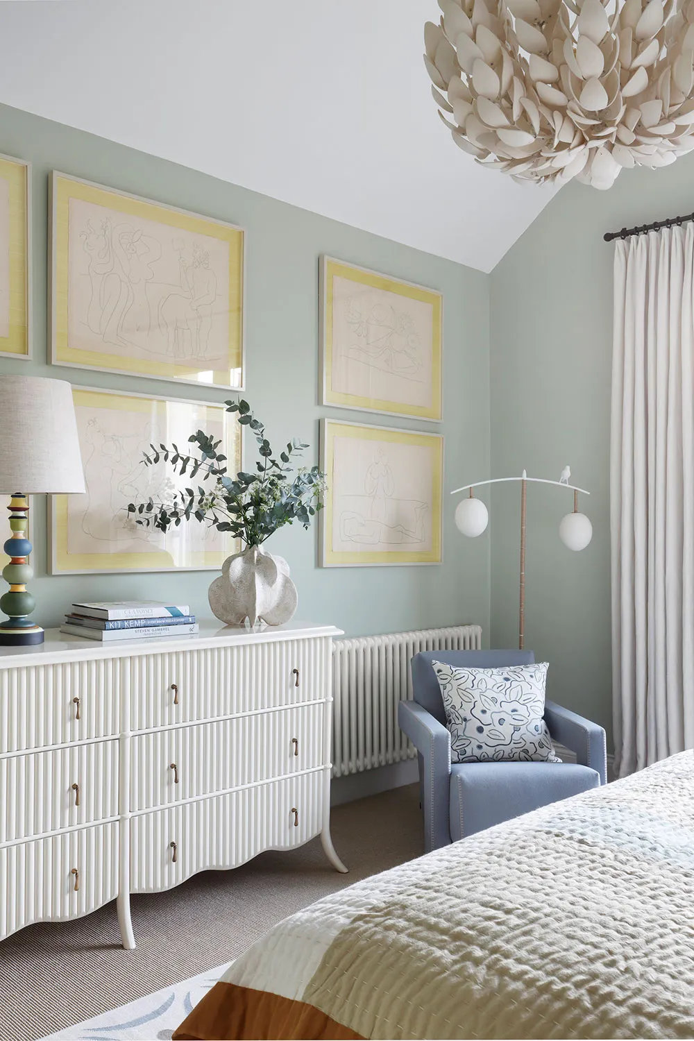 Vibrant Interior of an English Townhouse for a Large Family in London - Gallery image 8