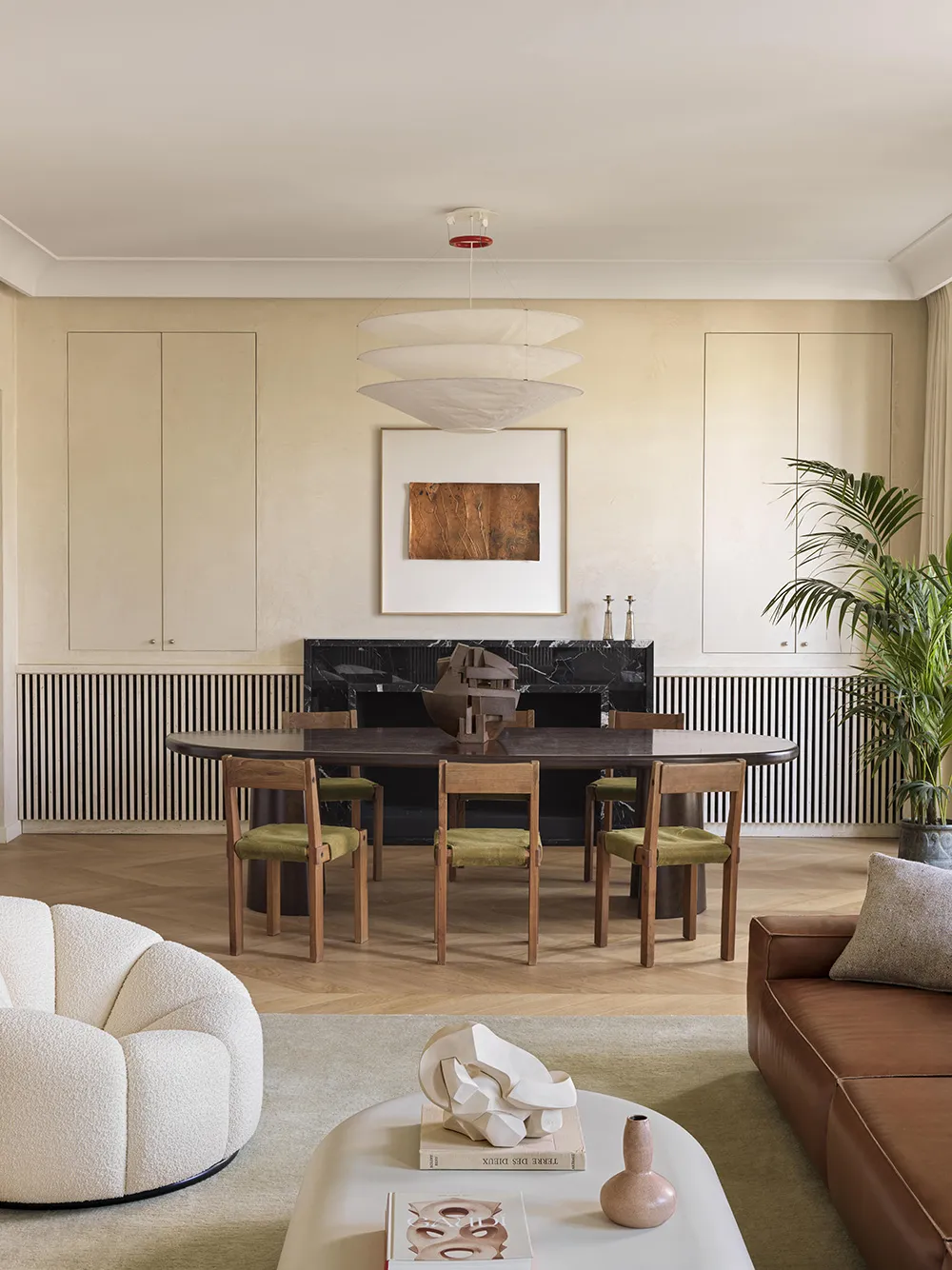 Moderate modern elegance of an apartment in the Paris suburbs - Gallery image 2