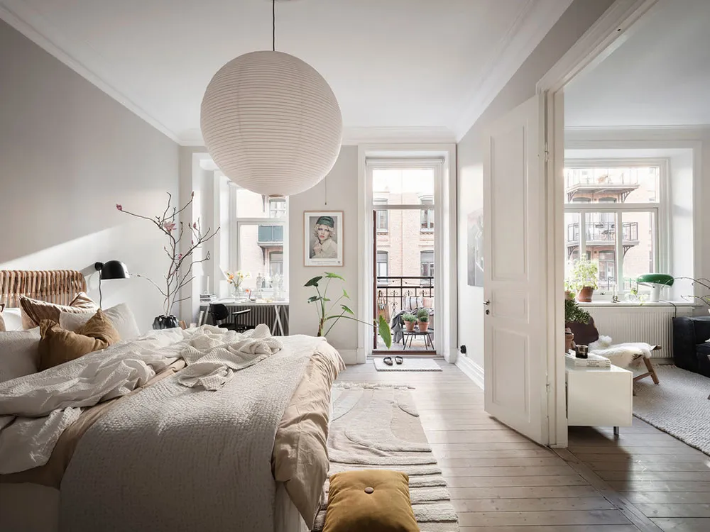 Weißer skandinavischer Interior mit lebendigem Dekor in Schweden (72 qm) - Gallery image 2