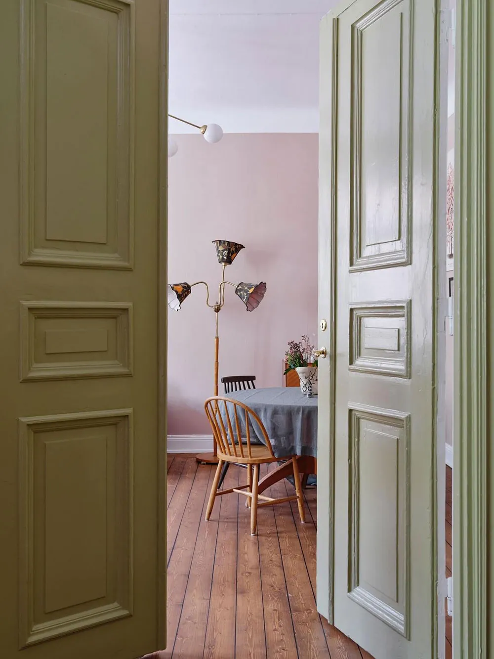 Appartement scandinave avec des détails féminins agréables - Gallery image 7