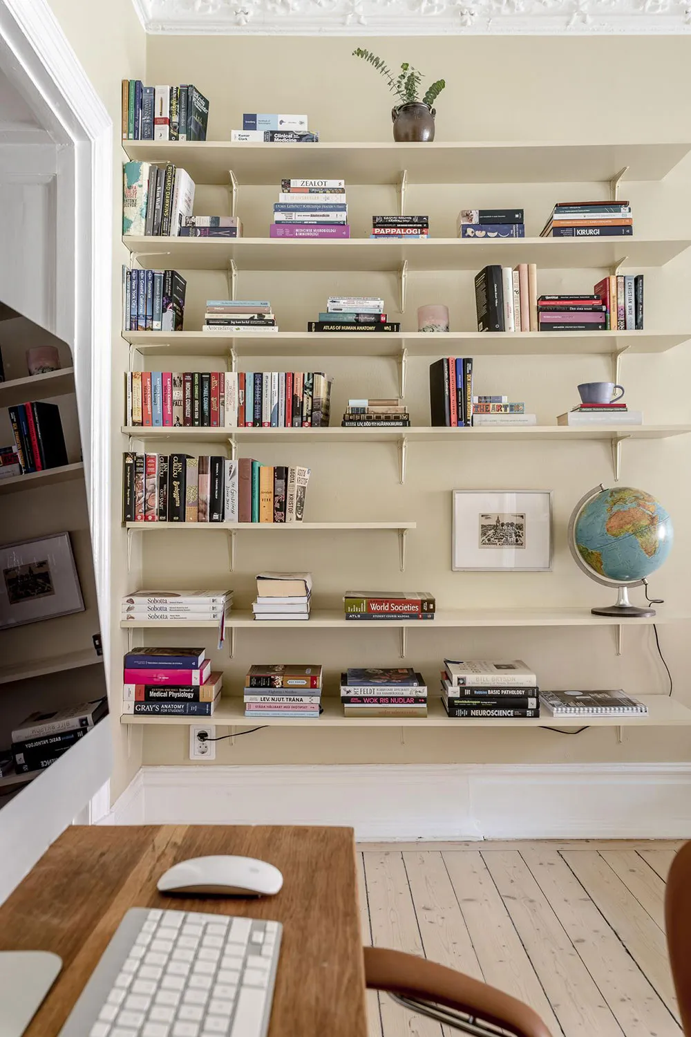 Belles portes noires et teintes intéressantes : appartement à Gothenburg (74 m²) - Gallery image 8