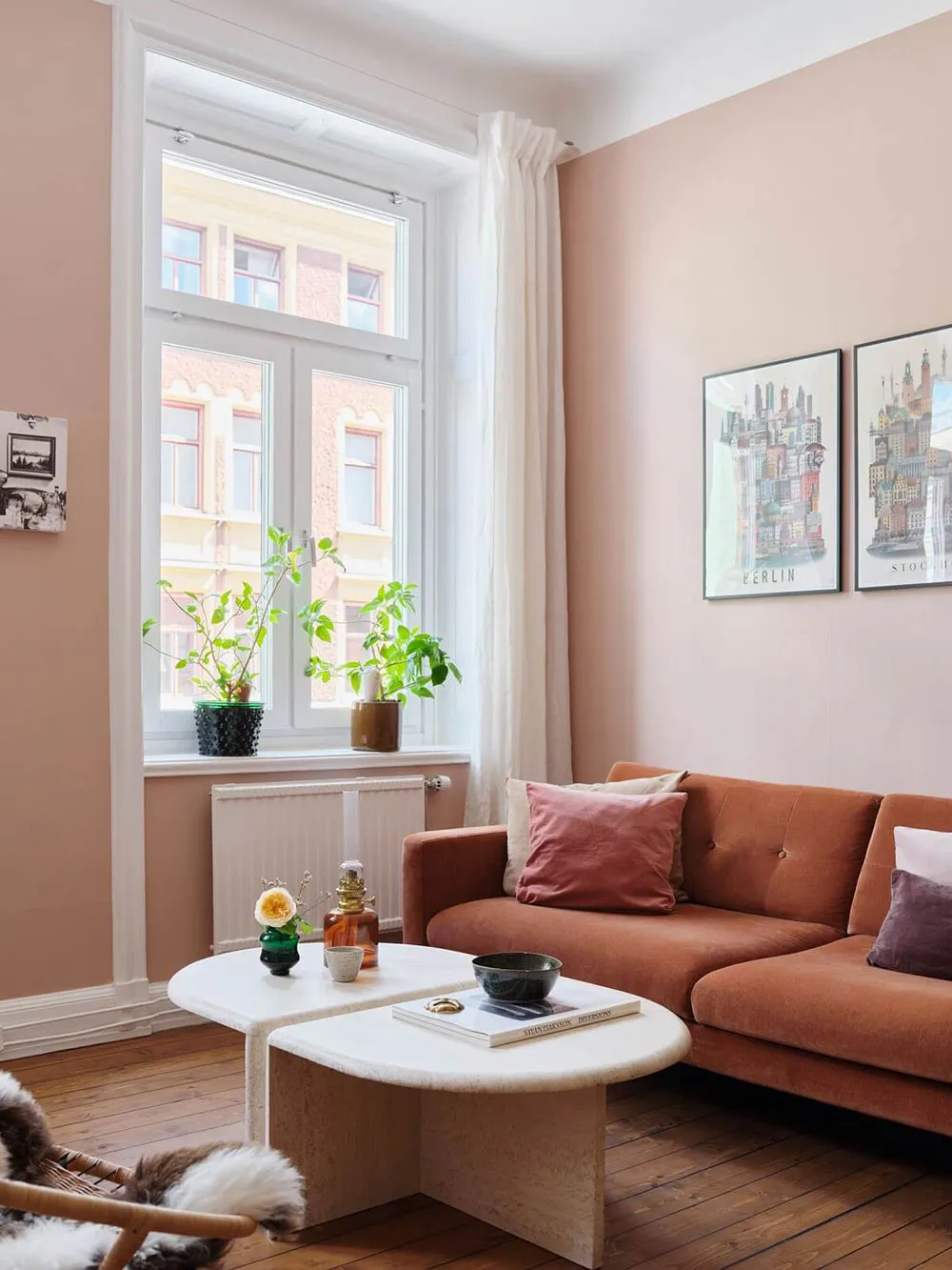 Appartement scandinave avec des détails féminins agréables - Gallery image 1