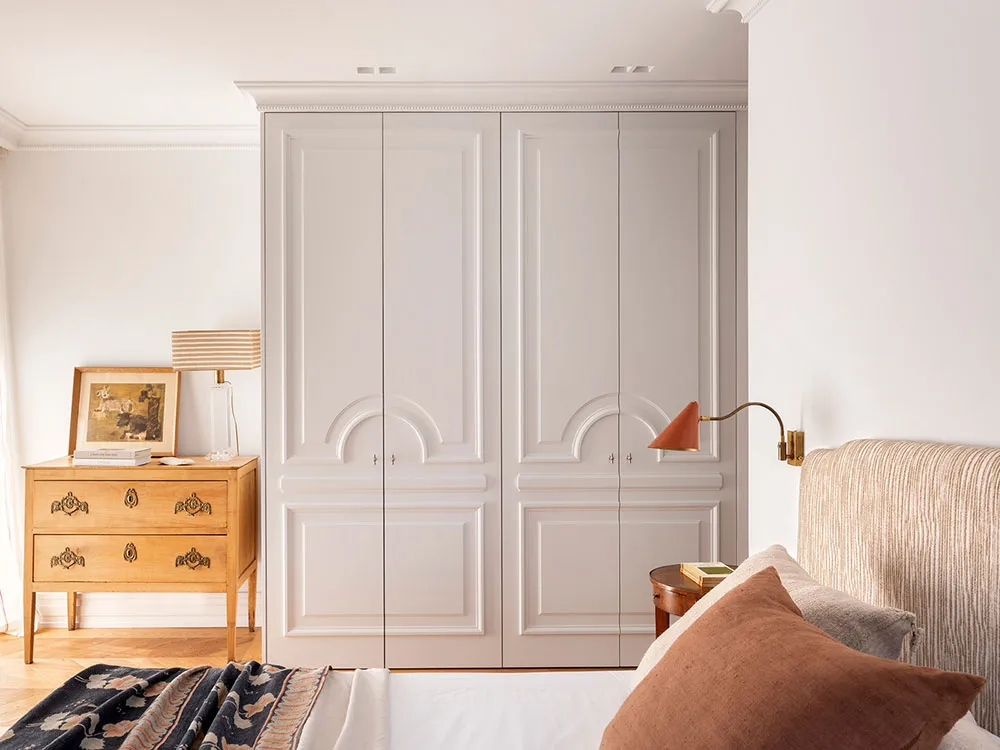 Jasny i ciepły wnętrze mieszkania w starym domu w Madrycie - Gallery image 8