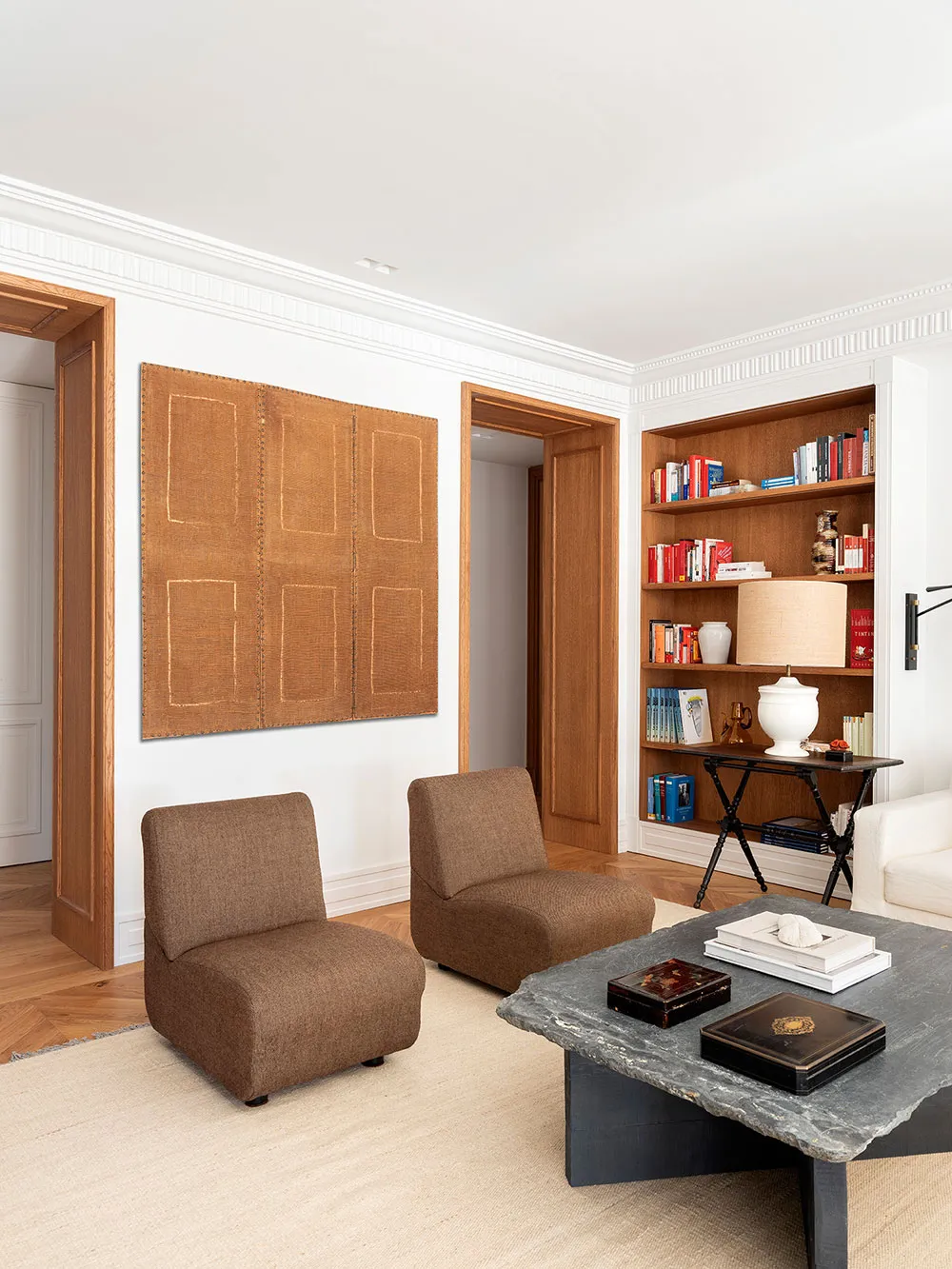 Jasny i ciepły wnętrze mieszkania w starym domu w Madrycie - Gallery image 5