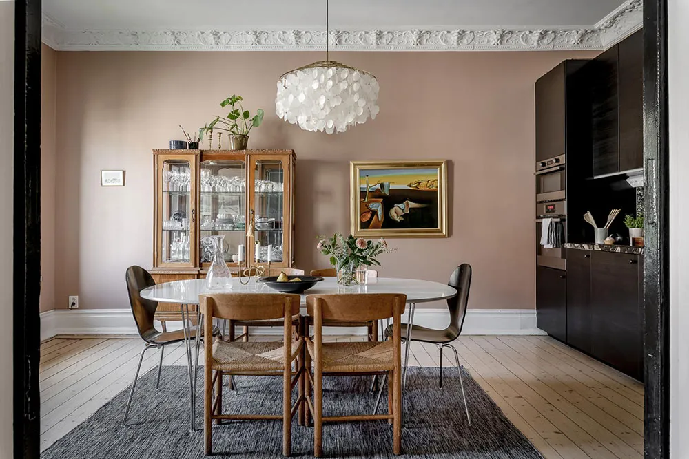 Belles portes noires et teintes intéressantes : appartement à Gothenburg (74 m²) - Gallery image 1