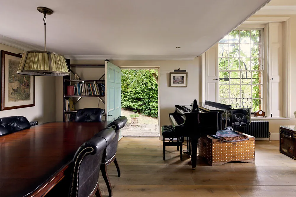 Magnificent Georgian Townhouse of the 18th Century, Enveloped in Greenery - Gallery image 4