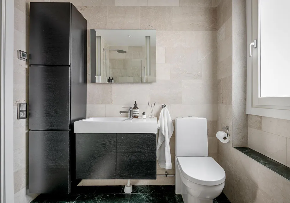 Belles portes noires et teintes intéressantes : appartement à Gothenburg (74 m²) - Gallery image 18