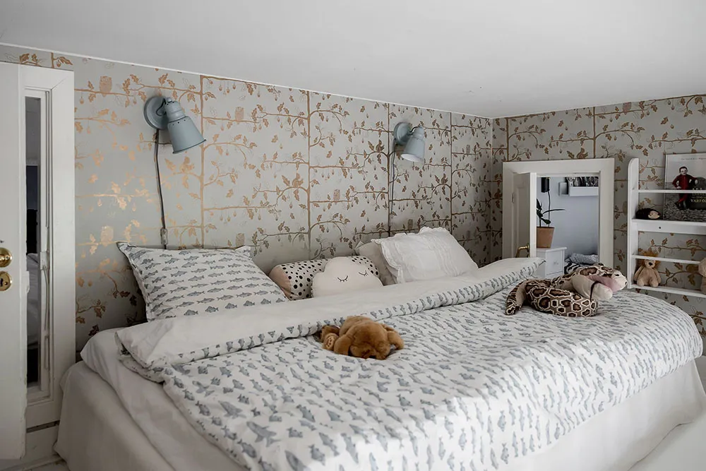 スウェーデンにある73平方メートルの魅力的なロフト付きアパートのデザインにおける様々なスタイルの要素 - Gallery image 32