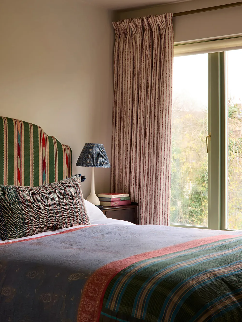 Коллекция абстрактной живописи в дизайне яркого интерьера в Лондоне - Gallery image 22