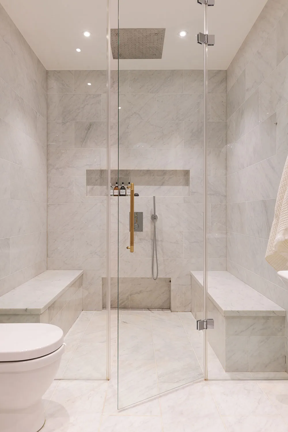 Skandynawski minimalizm z kolorowymi akcentami - Gallery image 22