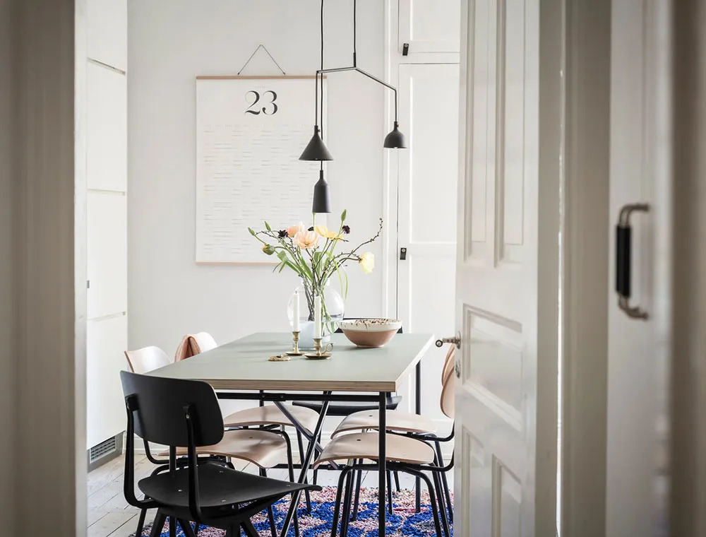 Weißer skandinavischer Interior mit lebendigem Dekor in Schweden (72 qm) - Gallery image 23