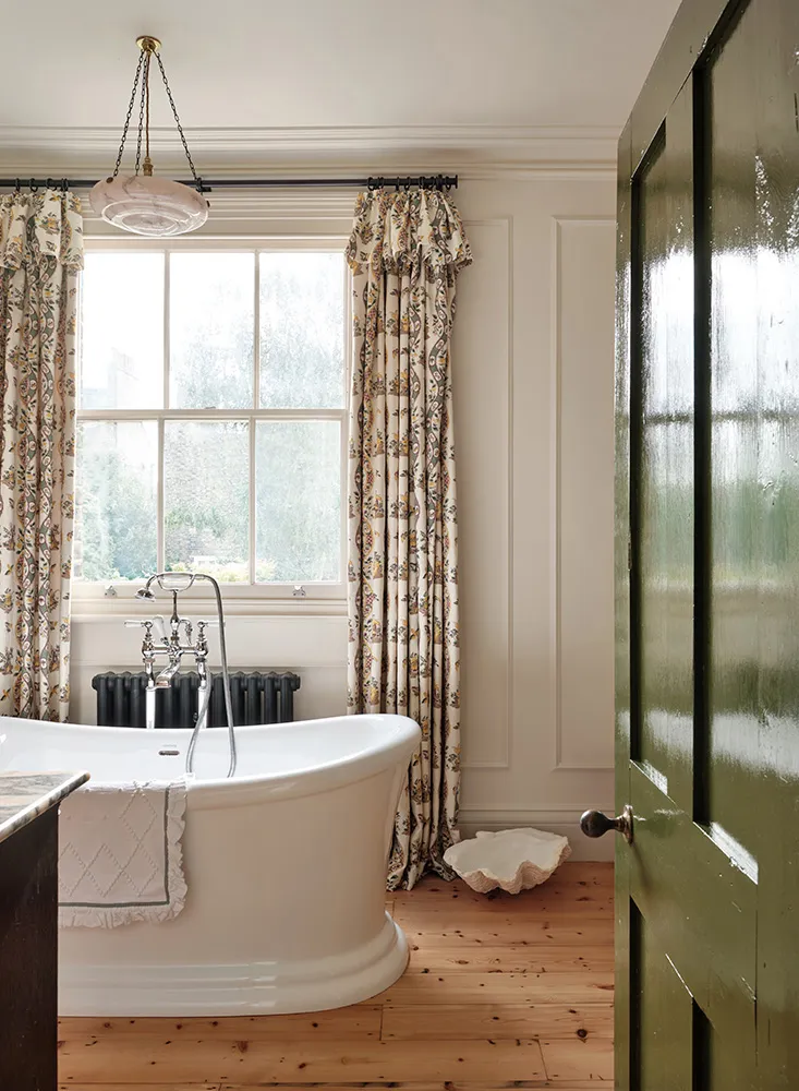 Уютный английский интерьер в прохладных оттенках - Gallery image 12