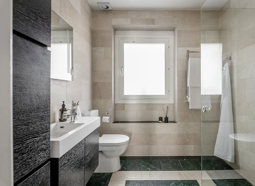 Belles portes noires et teintes intéressantes : appartement à Gothenburg (74 m²) - Gallery image 17