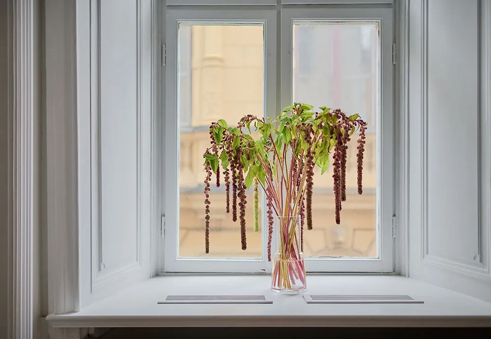 Skandynawski minimalizm z kolorowymi akcentami - Gallery image 4