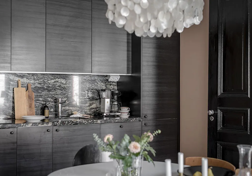 Belles portes noires et teintes intéressantes : appartement à Gothenburg (74 m²) - Gallery image 30