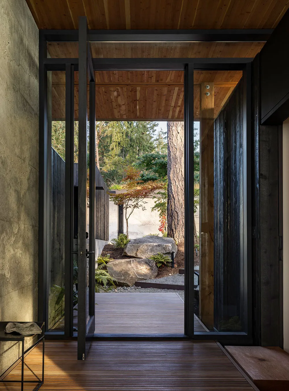 Verre, bois et béton : une maison minimaliste au bord d'un lac dans l'État de Washington - Gallery image 24