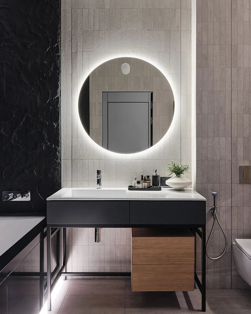 Кровать на подиуме и красный диван: квартира для студента в Санкт-Петербурге (75 кв. м) - Gallery image 14