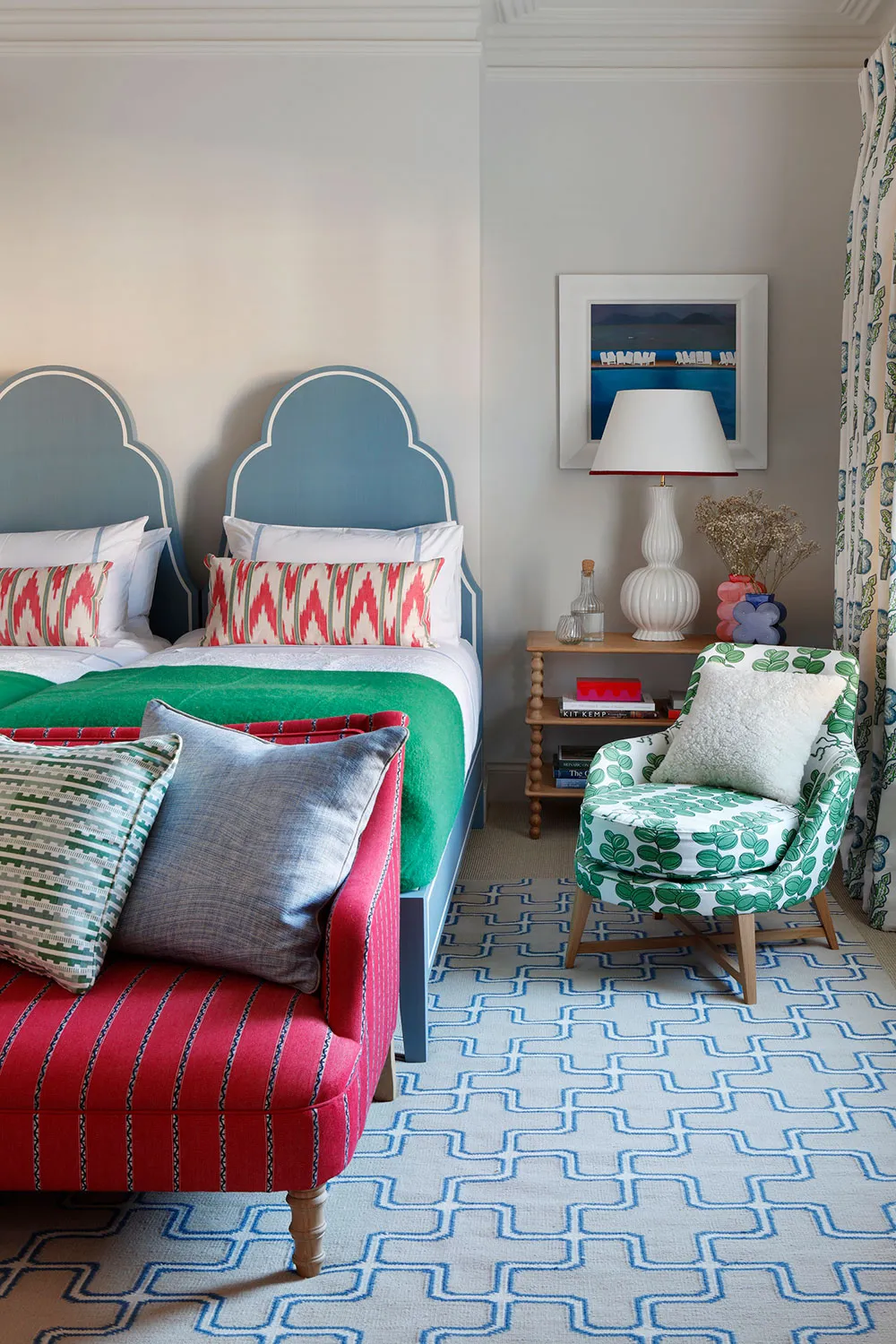 Vibrant Interior of an English Townhouse for a Large Family in London - Gallery image 11