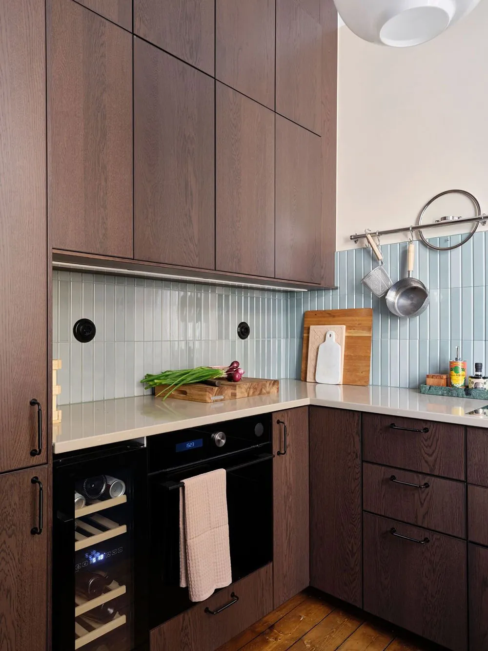 Appartement scandinave avec des détails féminins agréables - Gallery image 17