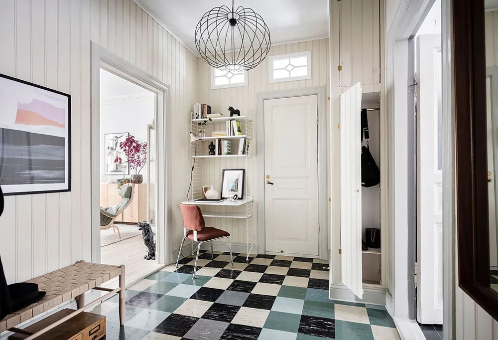 Sol noir dans la cuisine et jolies fenêtres : appartement dans une maison inhabituelle du XVIIIe siècle à Göteborg (71 m²) - Gallery image 26