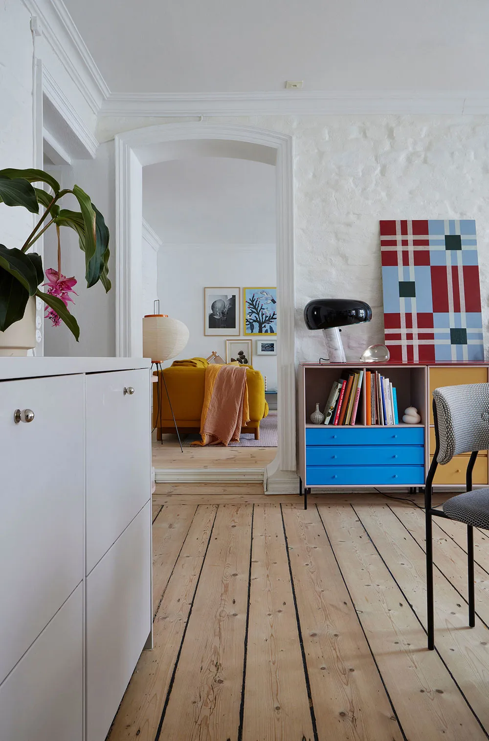Scandinavie joyeuse : appartement aux couleurs vives et meubles design à Stockholm (64 m²) - Gallery image 11