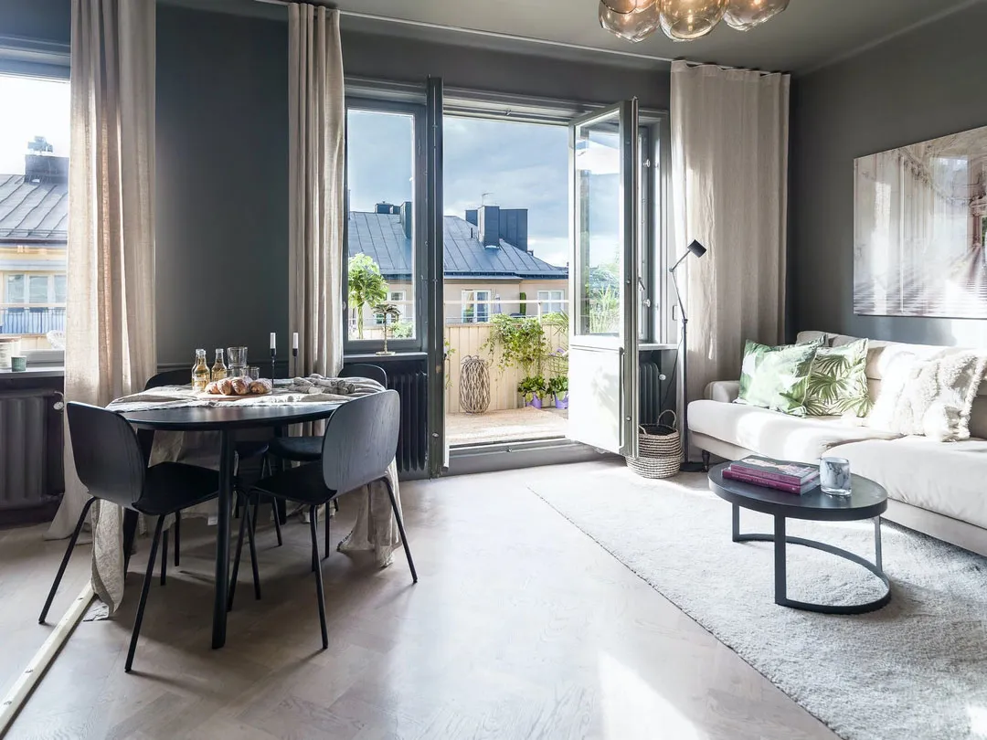 Pequeña estudio en tonos oscuros con habitación en nicho (35 m²) - Gallery image 9