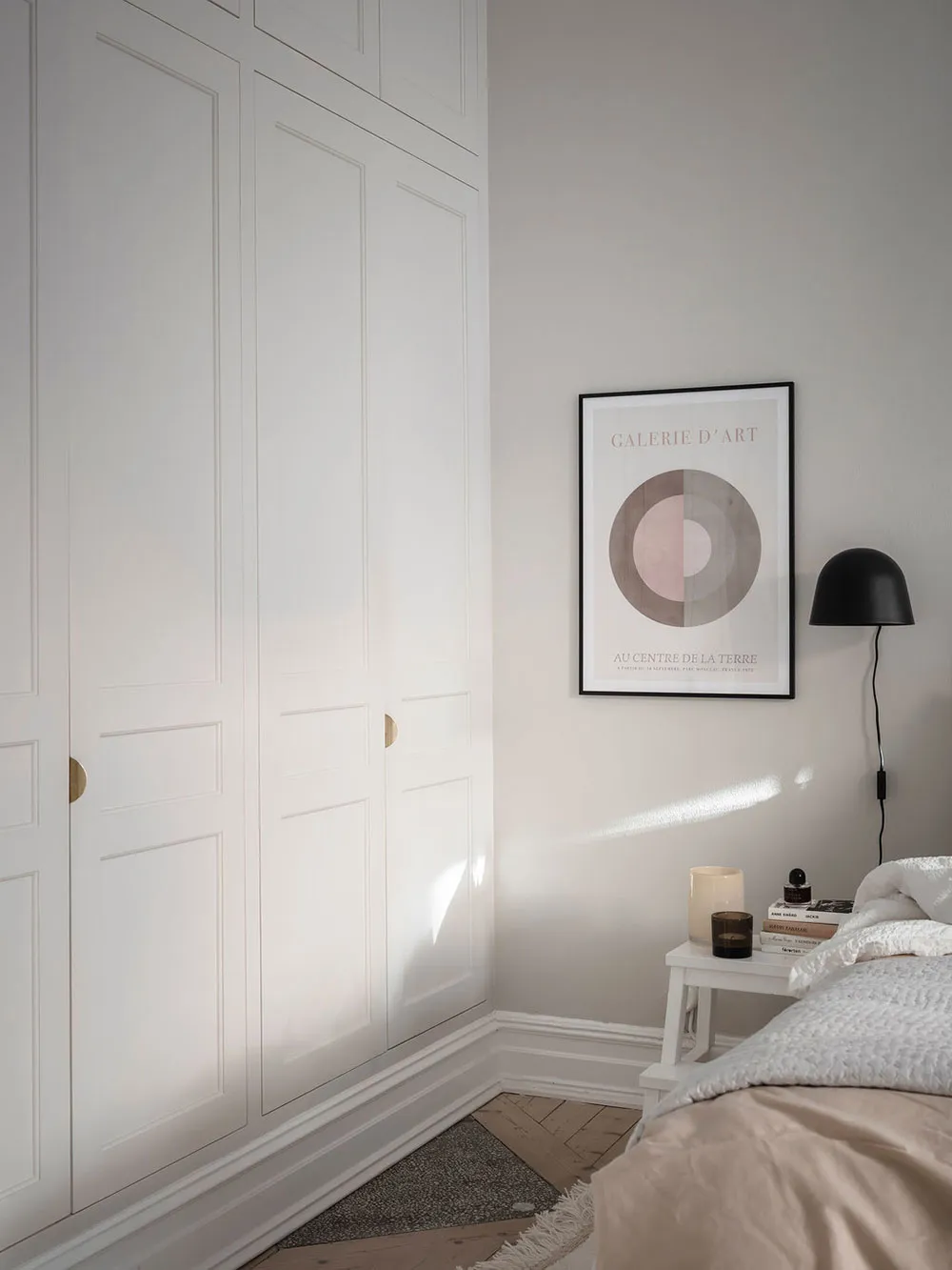 Weißer skandinavischer Interior mit lebendigem Dekor in Schweden (72 qm) - Gallery image 13