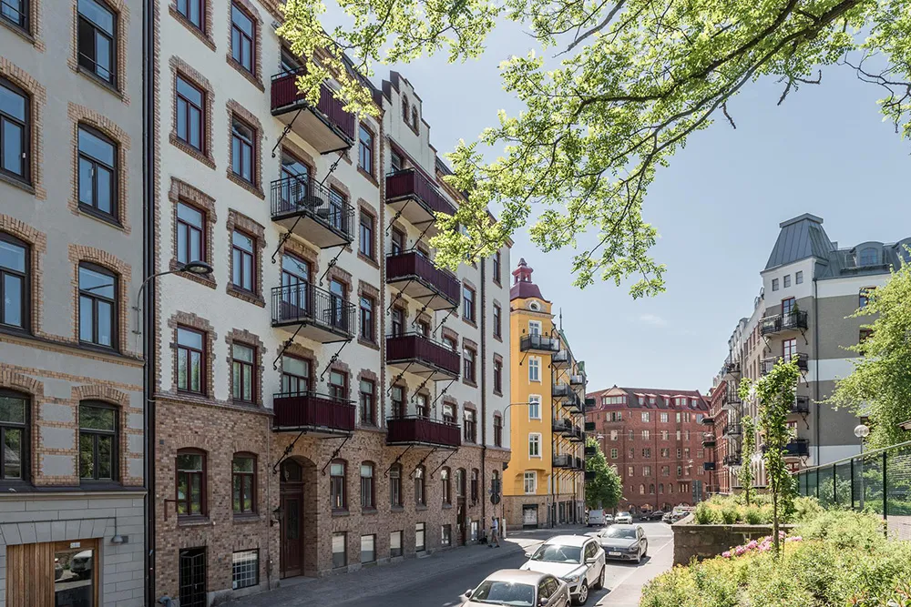 Helle skandinavische Wohnung mit beeindruckender blauer Schlafzimmer - Gallery image 32