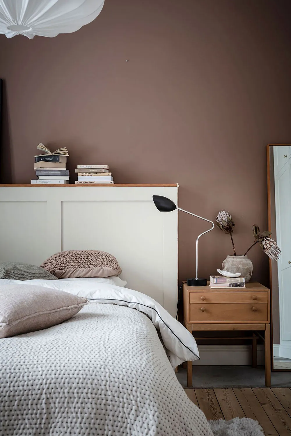 Sol noir dans la cuisine et jolies fenêtres : appartement dans une maison inhabituelle du XVIIIe siècle à Göteborg (71 m²) - Gallery image 17