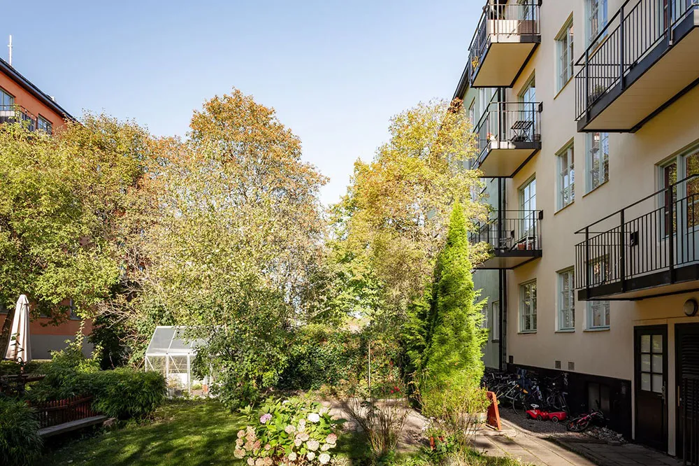 Warm Notes in the Interior of a Compact Apartment with a Through Living Room (61 sq. m) - Gallery image 20