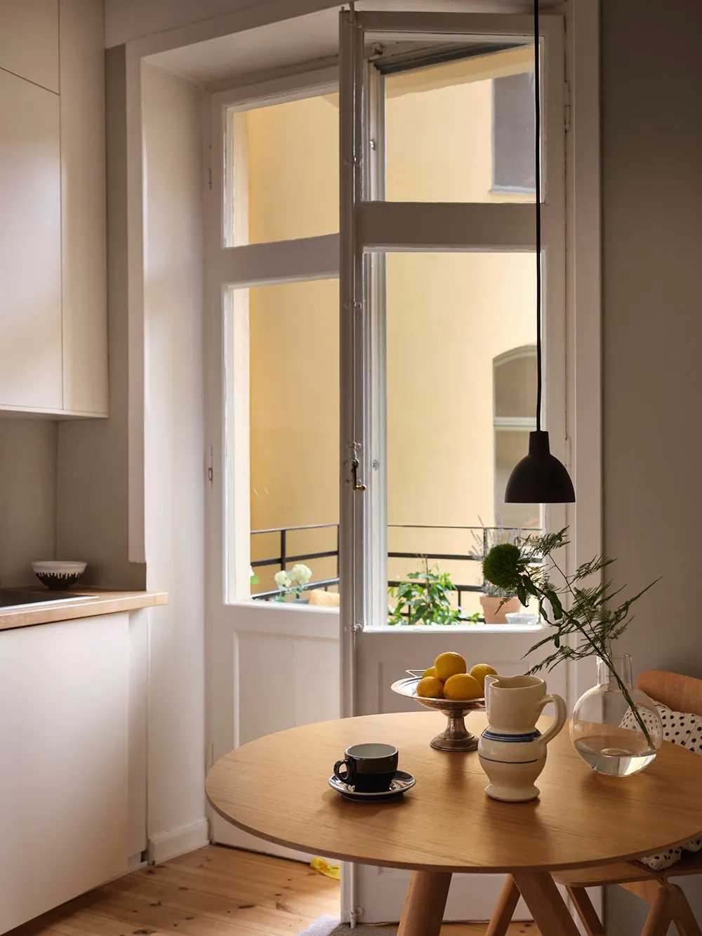 Interior escandinavo tranquilo con suaves notas otoñales en el diseño (67 m²) - Gallery image 9