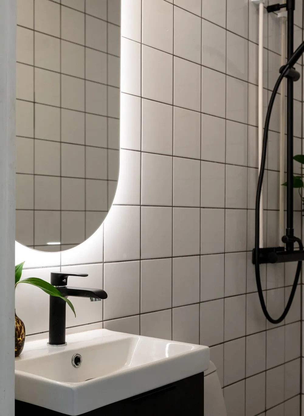 स्वीडन में एक असामान्य छोटा अपार्टमेंट, जिसमें अलग बेडरूम है (29 वर्ग मीटर) - Gallery image 14