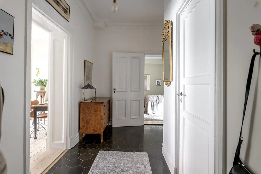 Belles portes noires et teintes intéressantes : appartement à Gothenburg (74 m²) - Gallery image 10