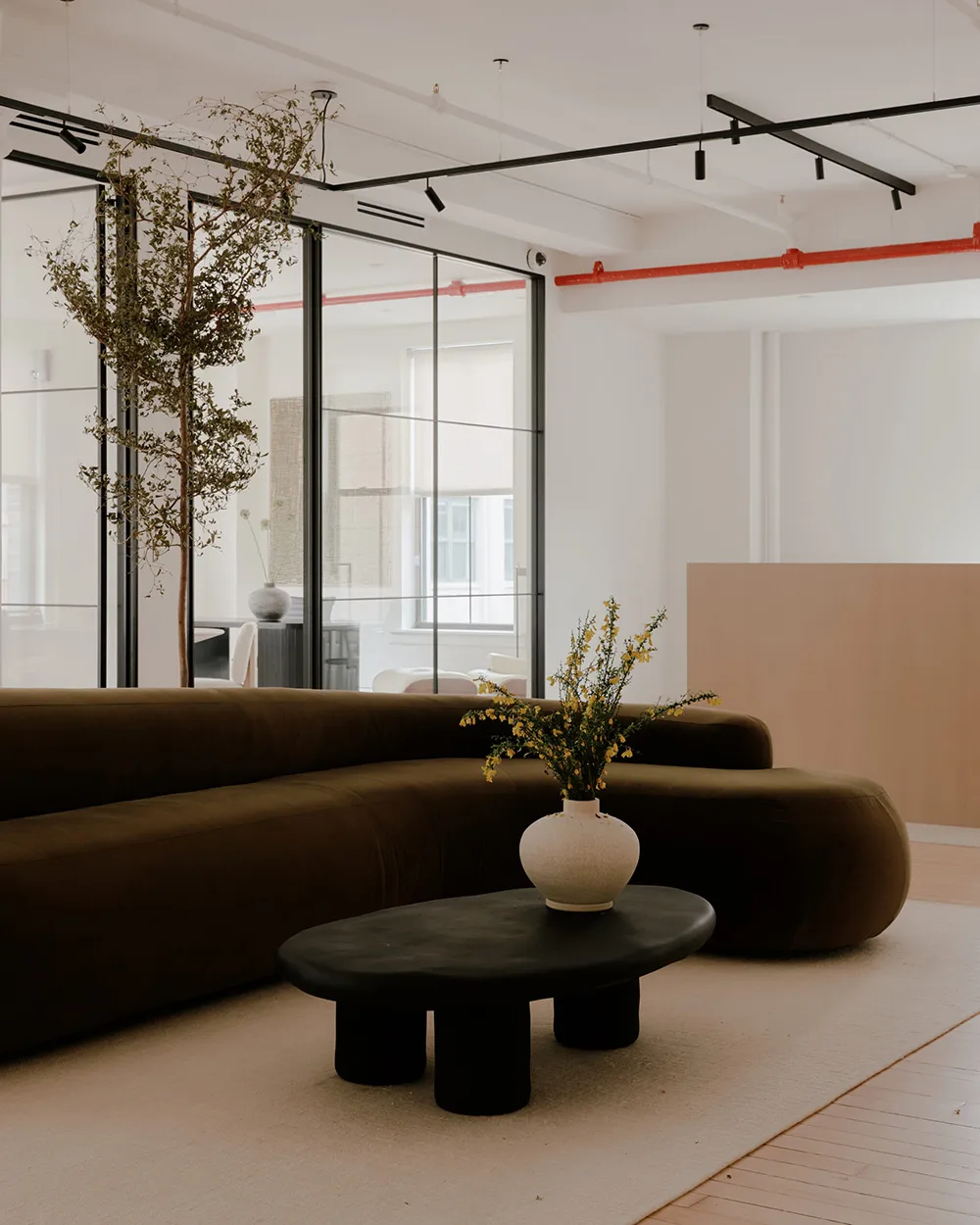 Современный офис, который вдохновляет - Gallery image 1