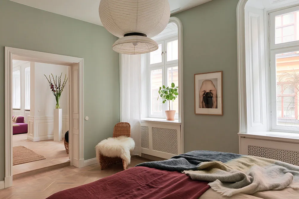 Skandynawski minimalizm z kolorowymi akcentami - Gallery image 16