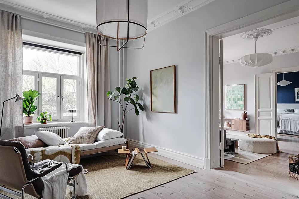 Helle skandinavische Wohnung mit beeindruckender blauer Schlafzimmer - Gallery image 15