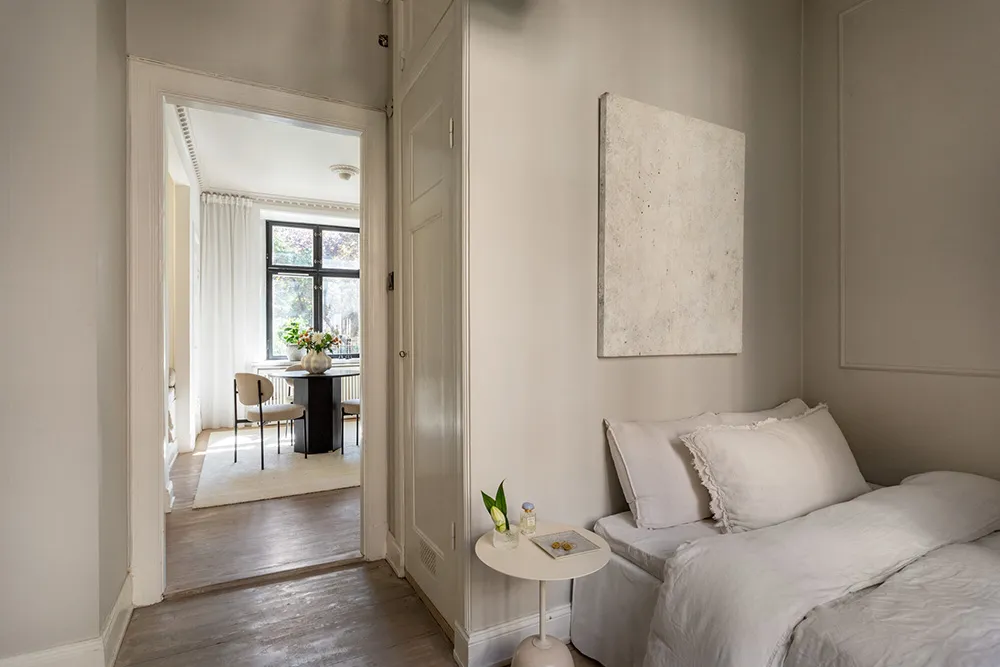 स्वीडन में एक असामान्य छोटा अपार्टमेंट, जिसमें अलग बेडरूम है (29 वर्ग मीटर) - Gallery image 10