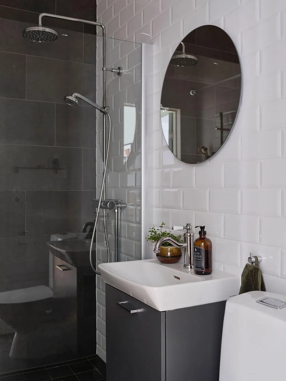 Appartement scandinave avec des détails féminins agréables - Gallery image 21