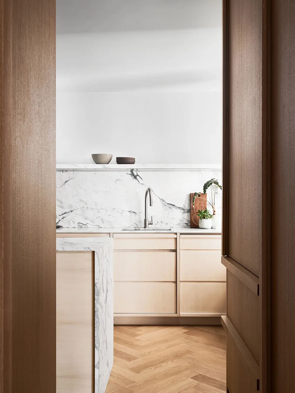 古くて狭いアパートから広々としたモダンなアパートへ:ニューヨークのインテリアデザイン - Gallery image 9