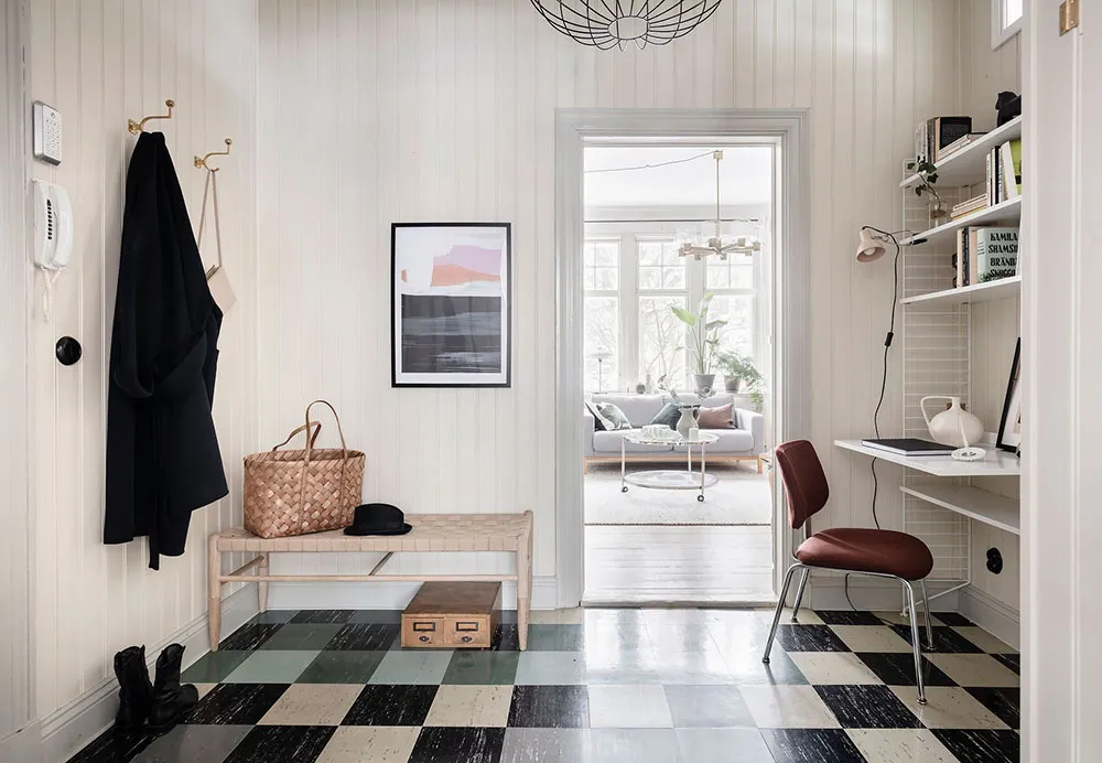 Sol noir dans la cuisine et jolies fenêtres : appartement dans une maison inhabituelle du XVIIIe siècle à Göteborg (71 m²) - Gallery image 19