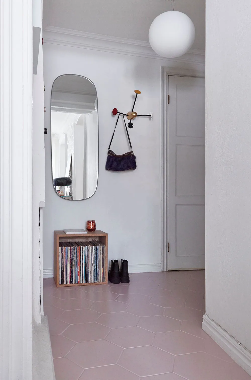 Scandinavie joyeuse : appartement aux couleurs vives et meubles design à Stockholm (64 m²) - Gallery image 22